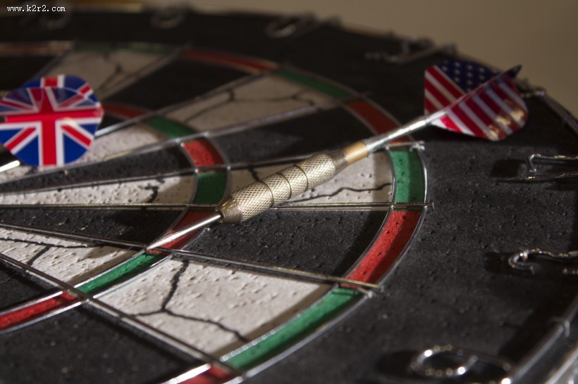 飞镖与飞镖盘图片