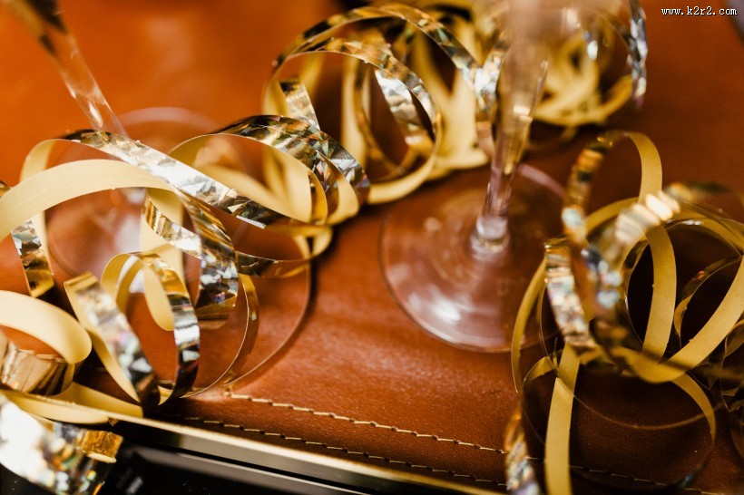 新年派对上的装饰和酒水图片