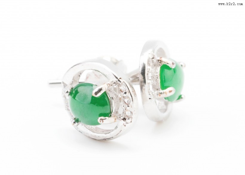 精美的玉石耳钉图片