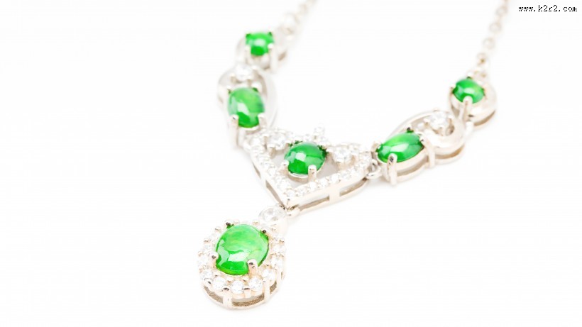 漂亮贵重的玉石项链图片