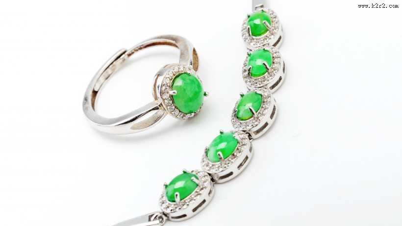 漂亮贵重的玉石项链图片