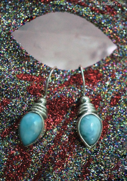 一对精致的耳环图片