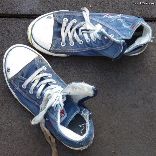 清新文艺的帆布鞋图片