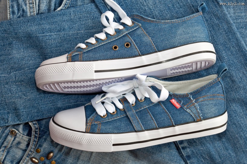 清新文艺的帆布鞋图片