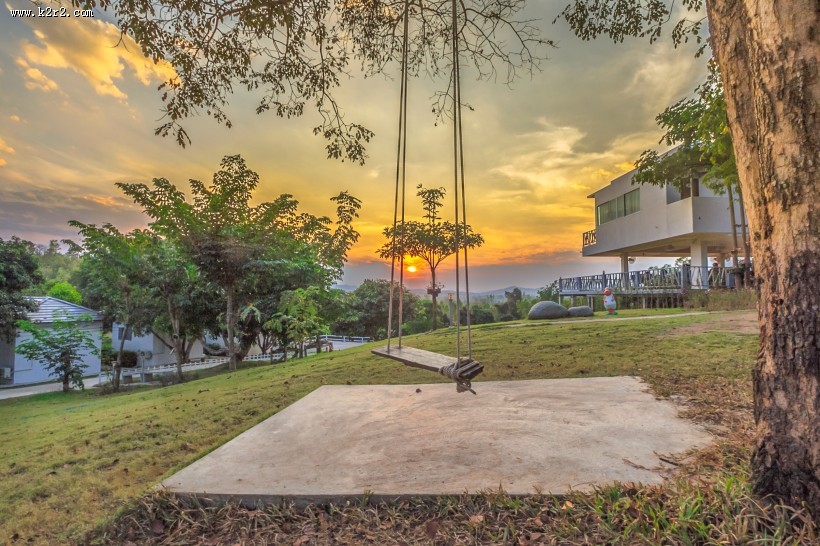 童年里的秋千图片