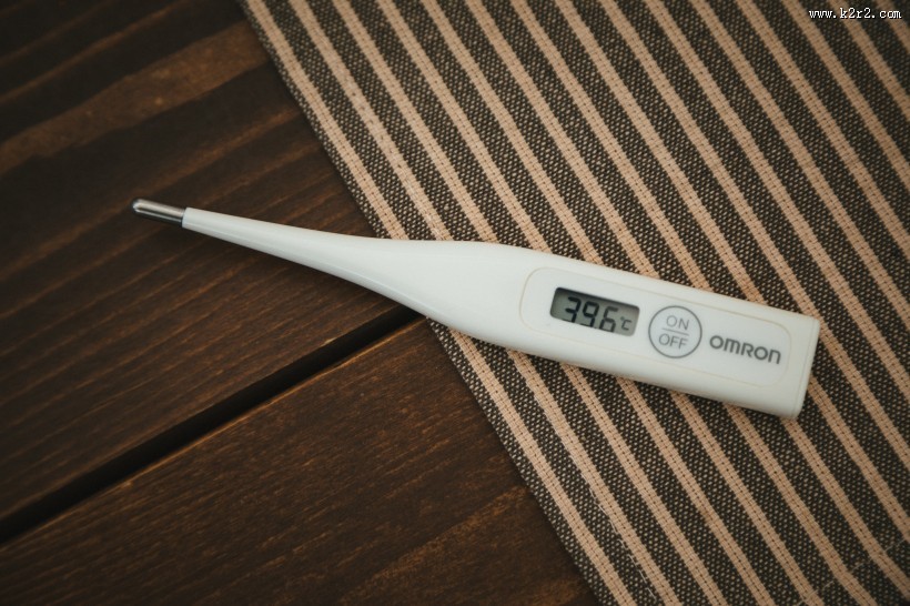 测量体温的数字体温计图片
