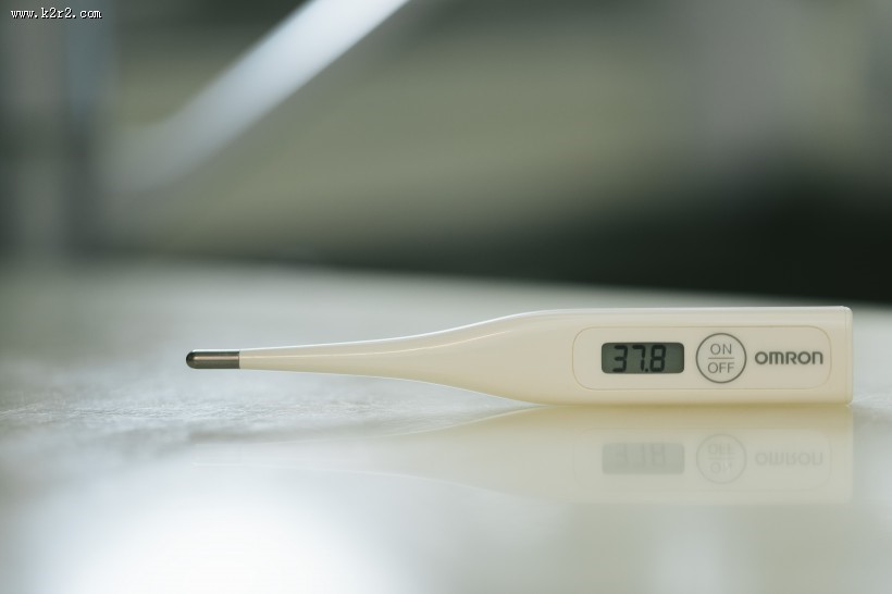 测量体温的数字体温计图片