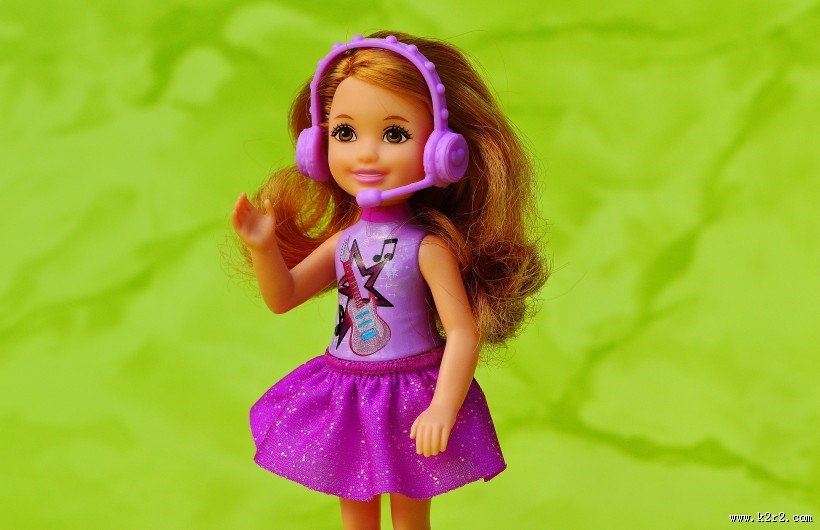 精巧的芭比娃娃玩具图片