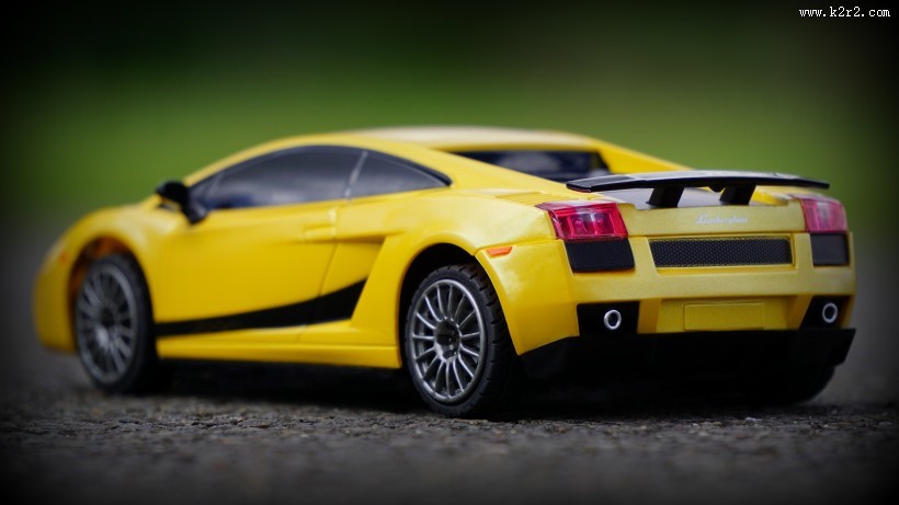 黄色的玩具车图片