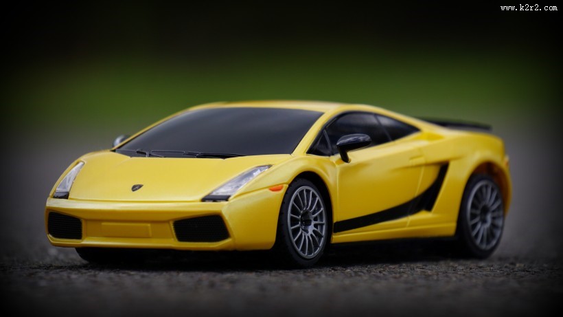 黄色的玩具车图片