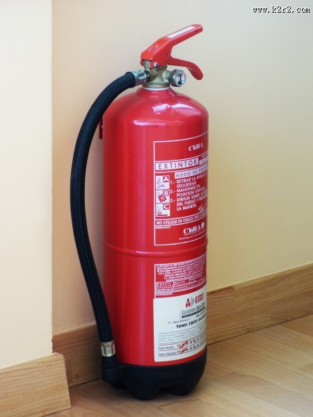 实用的灭火器图片
