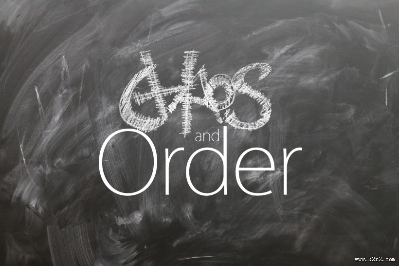 写有英文字母的黑板图片