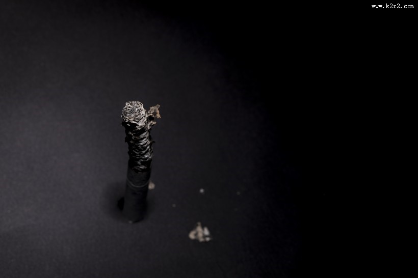 点着的香烟图片