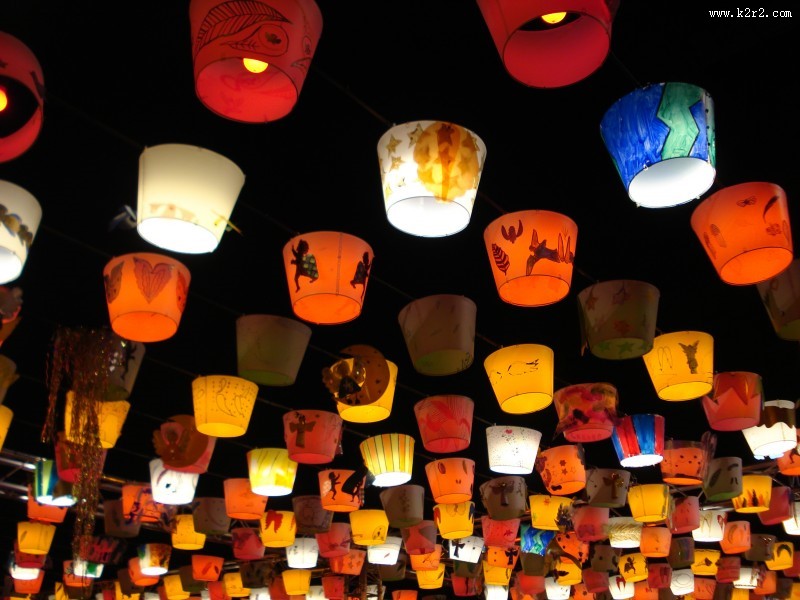 五颜六色的花灯图片