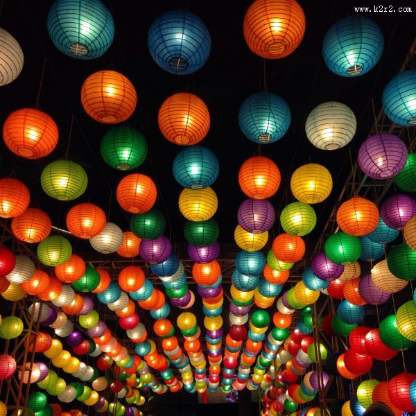 五颜六色的花灯图片