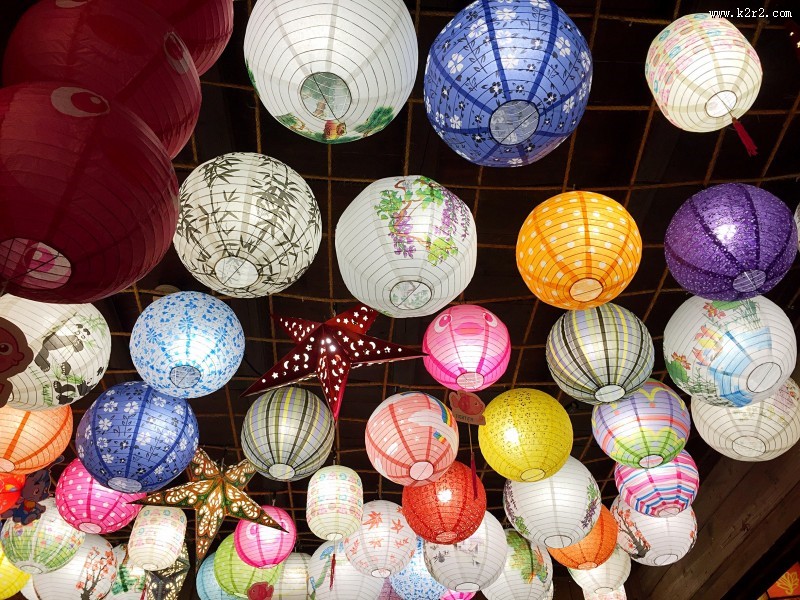 五颜六色的花灯图片