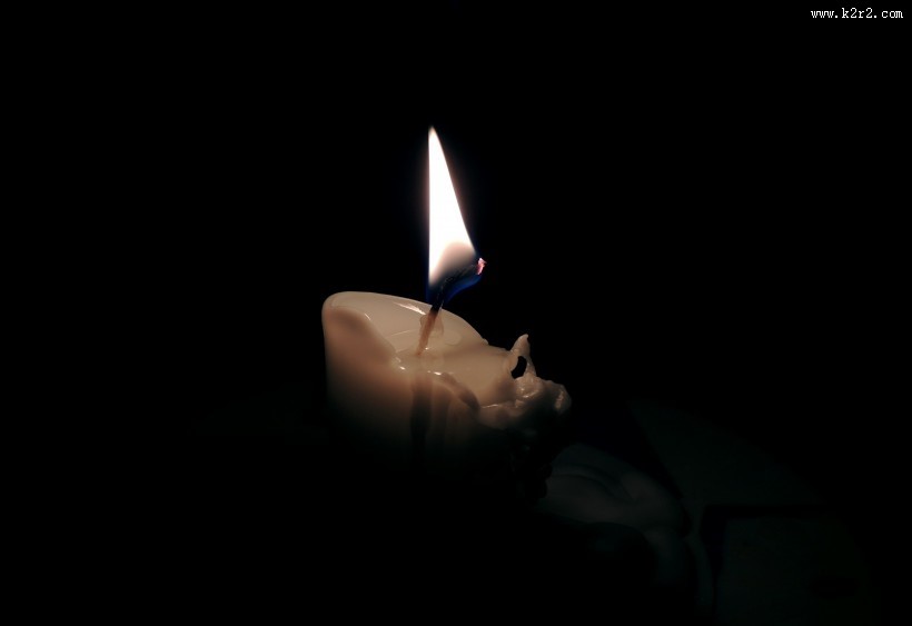 点燃的蜡烛图片大全
