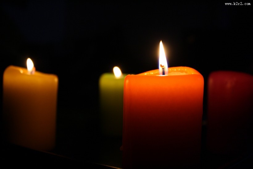 点燃的蜡烛图片大全