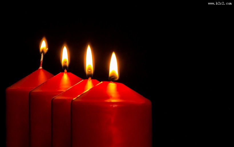 正在燃烧的蜡烛图片
