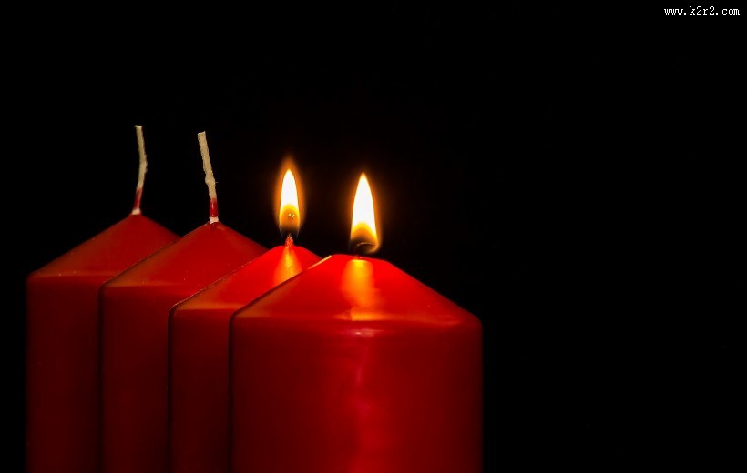 正在燃烧的蜡烛图片