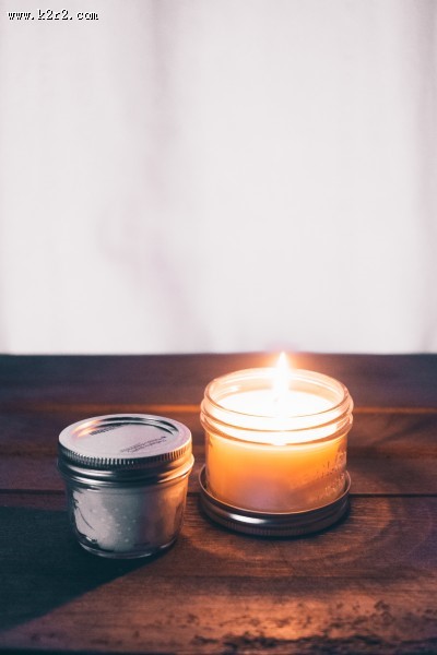 正在燃烧的蜡烛图片