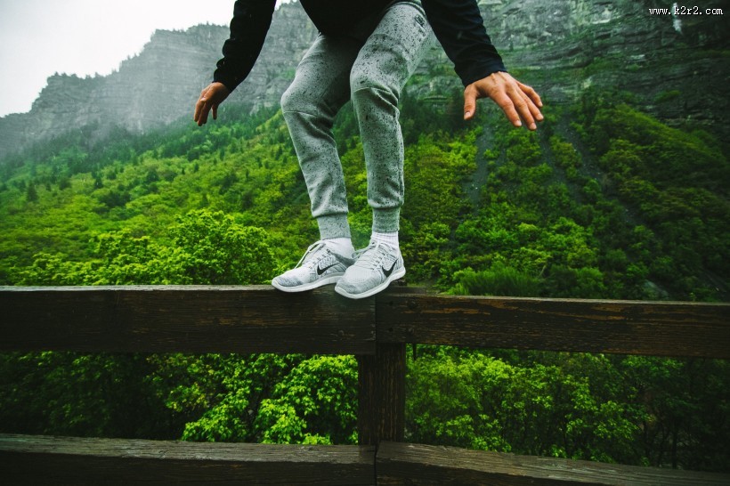 耐克品牌的运动鞋图片