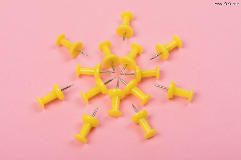 五颜六色的图钉图片