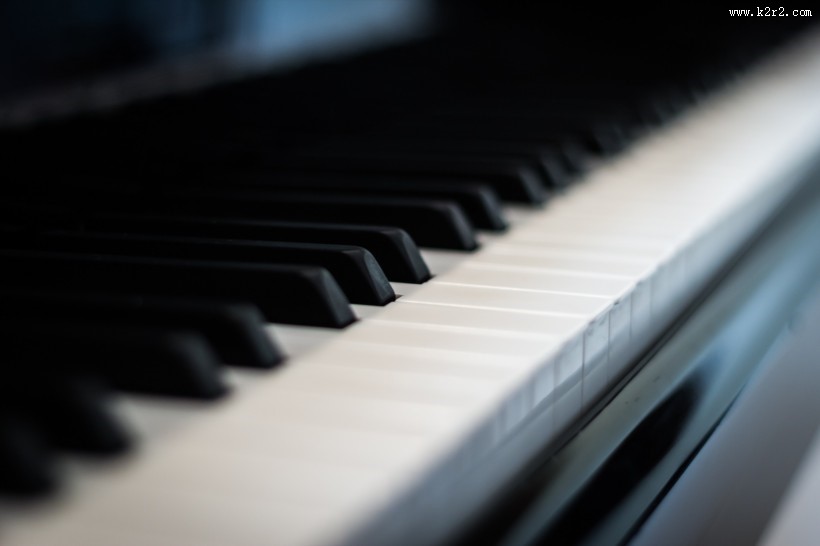 钢琴键盘图片