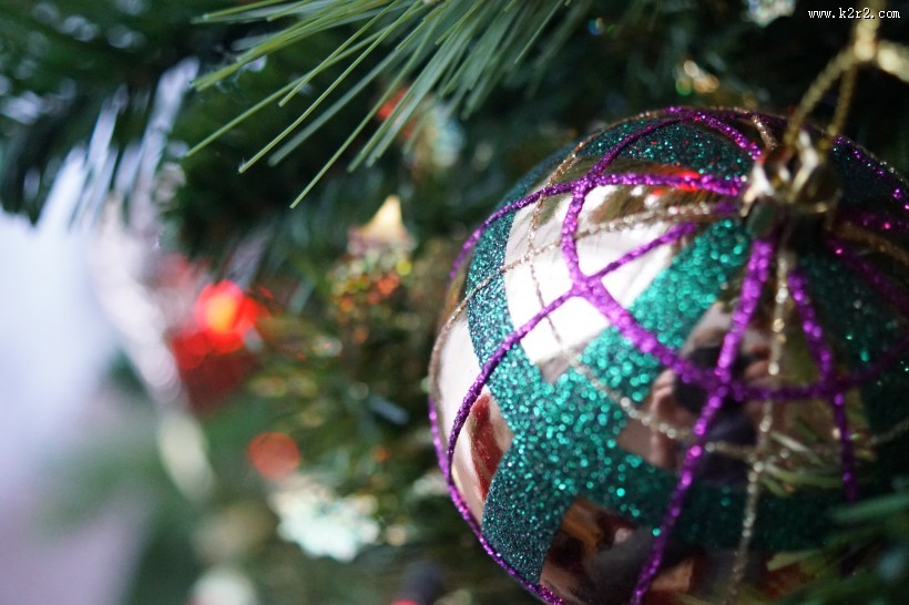 圣诞树上的一些小饰品图片