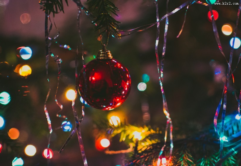 圣诞树上的一些小饰品图片