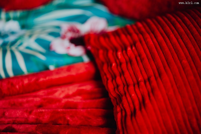 浪漫的红色床单图片