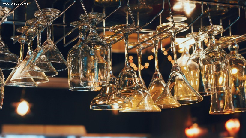 透明的空酒杯图片大全