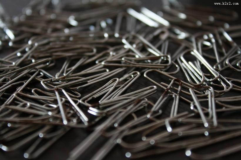 银白色的回形针图片