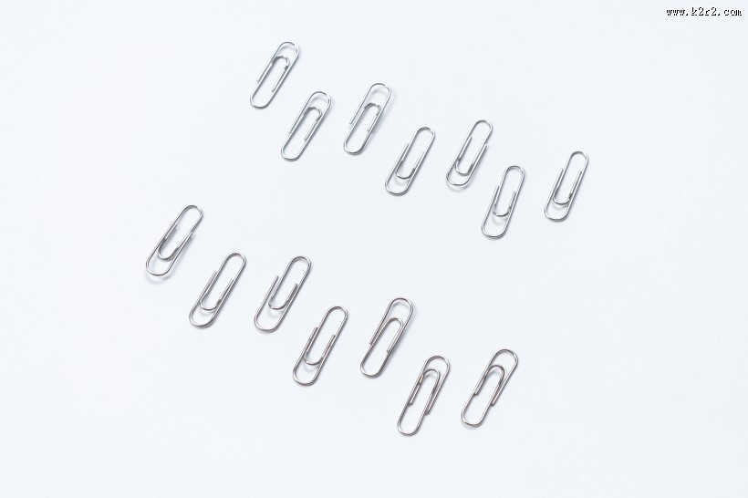 银白色的回形针图片
