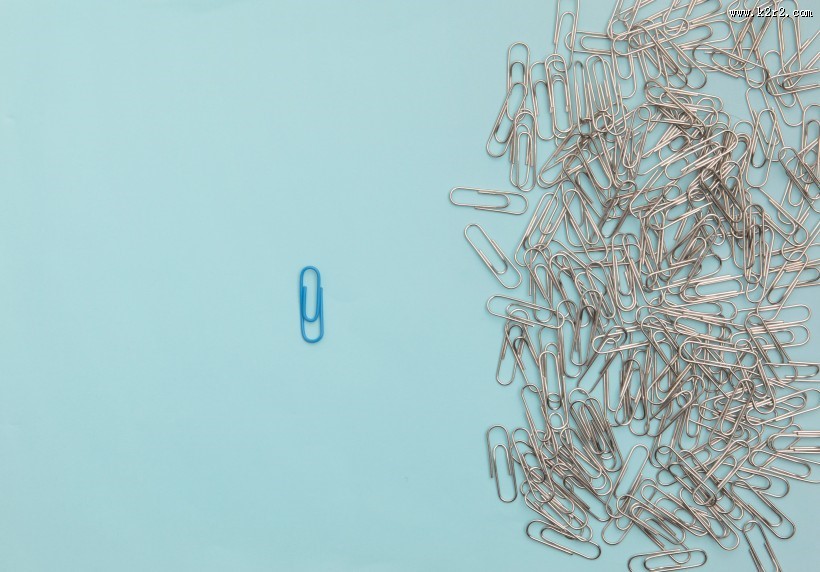 银白色的回形针图片