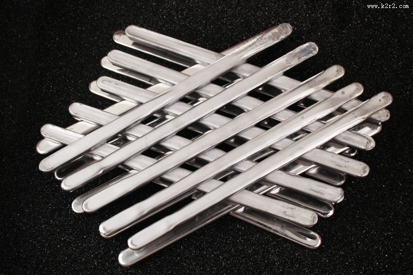 修理汽车轮胎撬棍图片