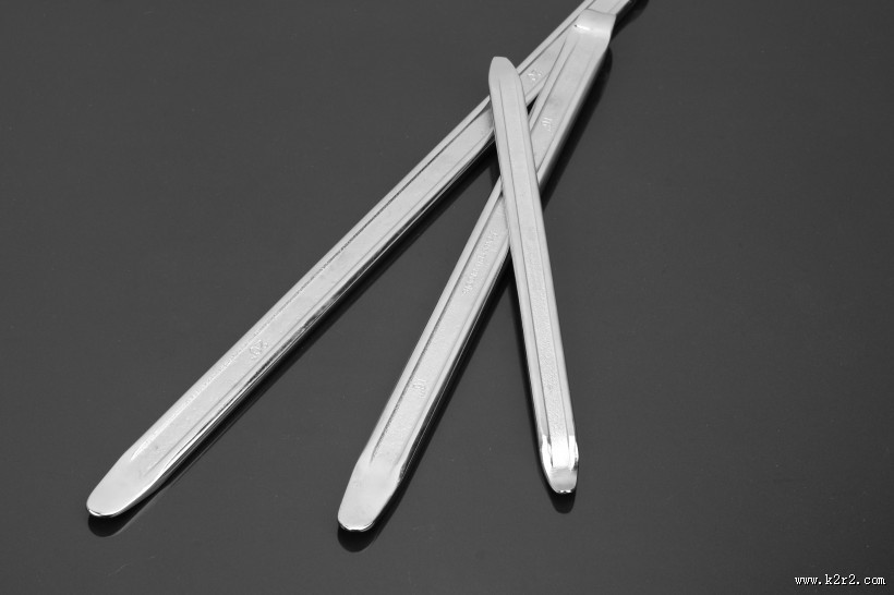 修理汽车轮胎撬棍图片