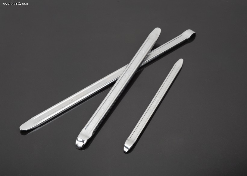 修理汽车轮胎撬棍图片