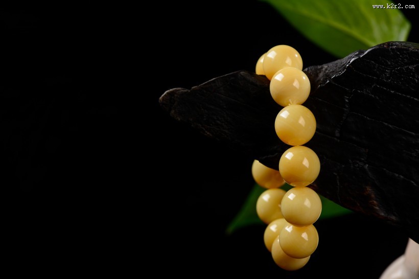 黄色蜜蜡手串图片