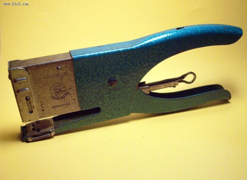 各种样式的订书机图片