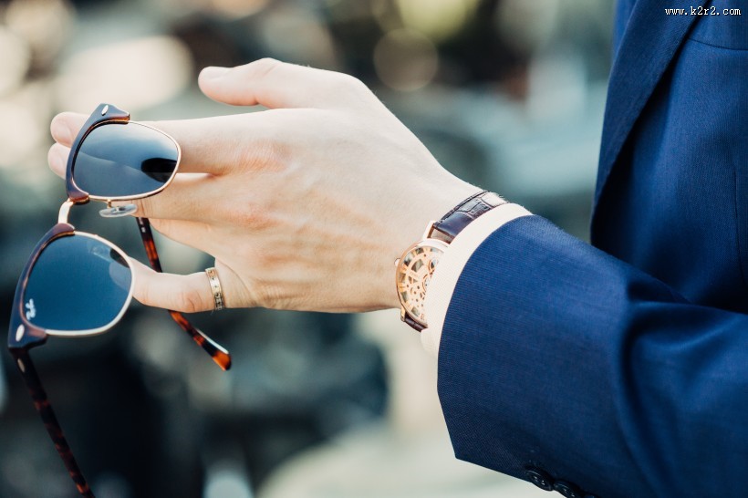 戴在手腕上的手表图片大全