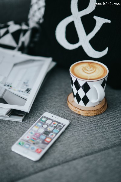 沙发上的杂志图片大全