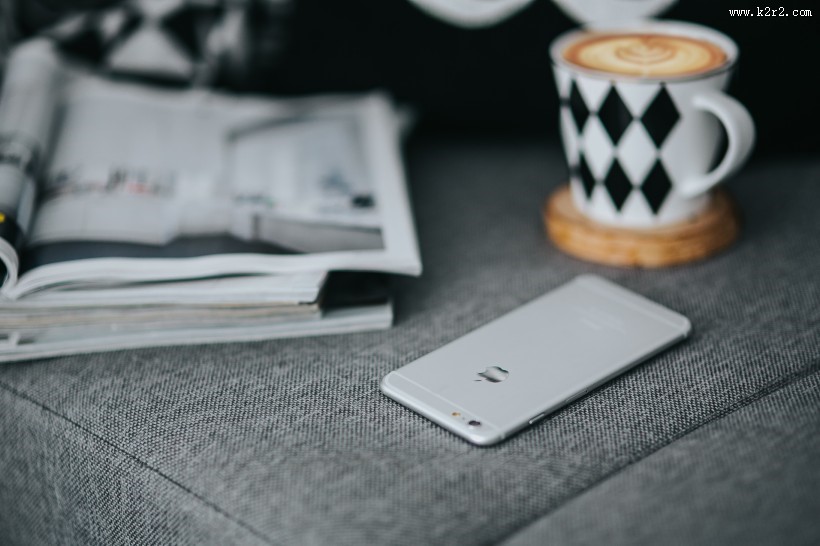 沙发上的杂志图片大全