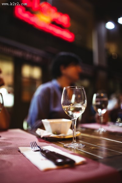 玻璃酒杯的特写图片大全