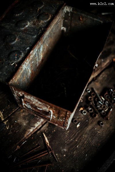 车间里的旧箱子图片大全