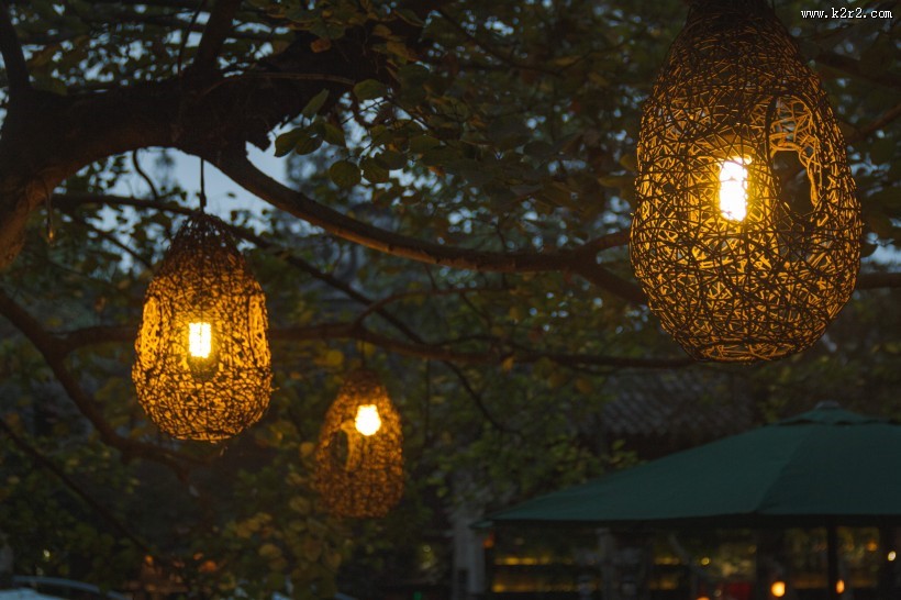 照亮黑夜的灯的图片