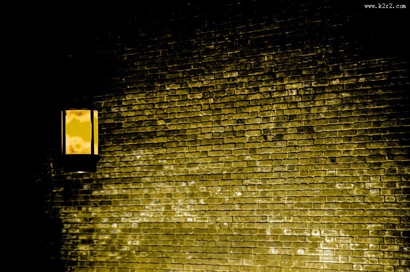 照亮黑夜的灯的图片