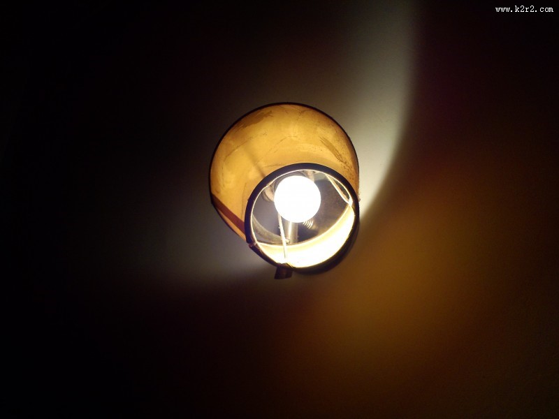 照亮黑夜的灯的图片