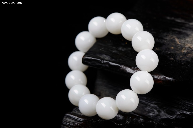 白色的珍珠手链图片