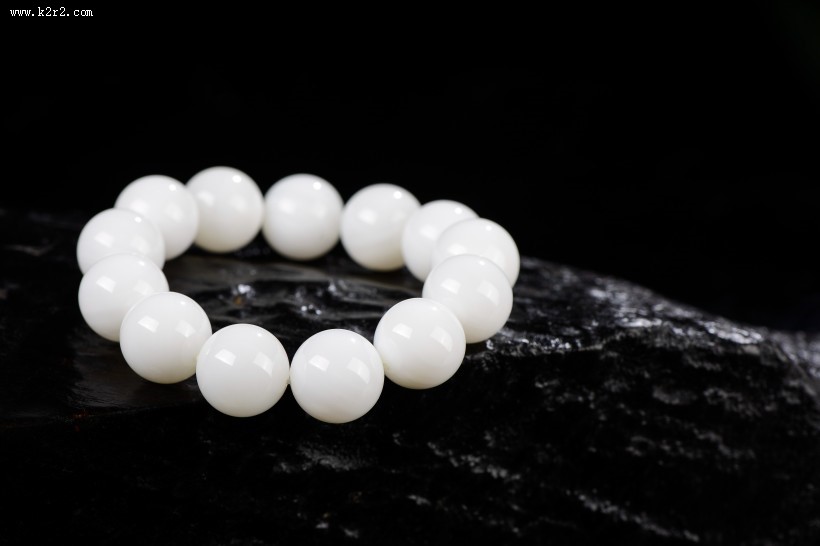 白色的珍珠手链图片